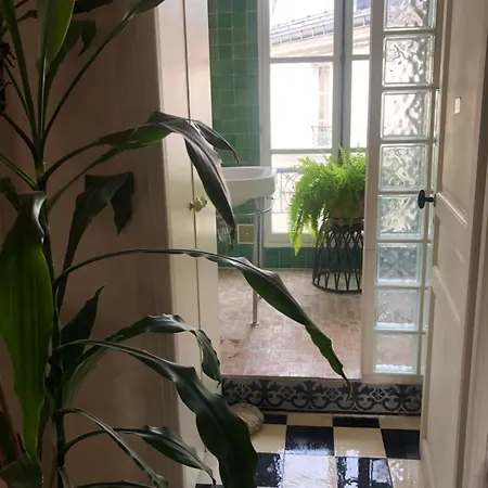 Single Montmartre, Balcon Sacre Coeur Homestay *