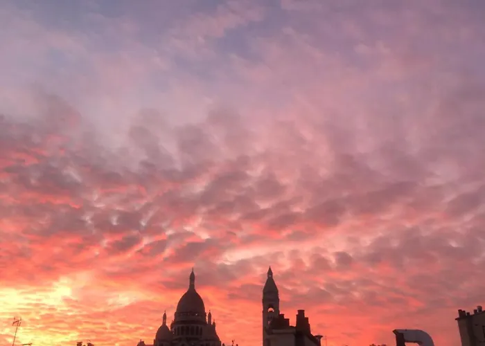 Single Montmartre, Balcon Sacre Coeur Paris
