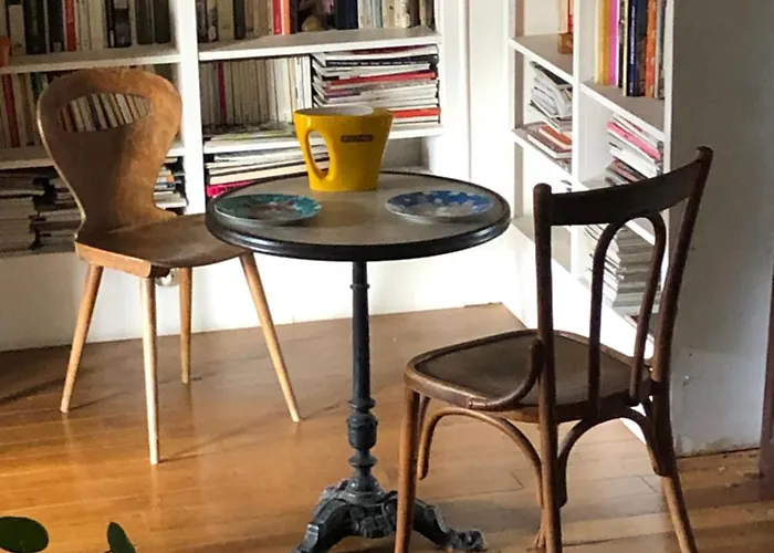 Single Montmartre, Balcon Sacre Coeur Paris